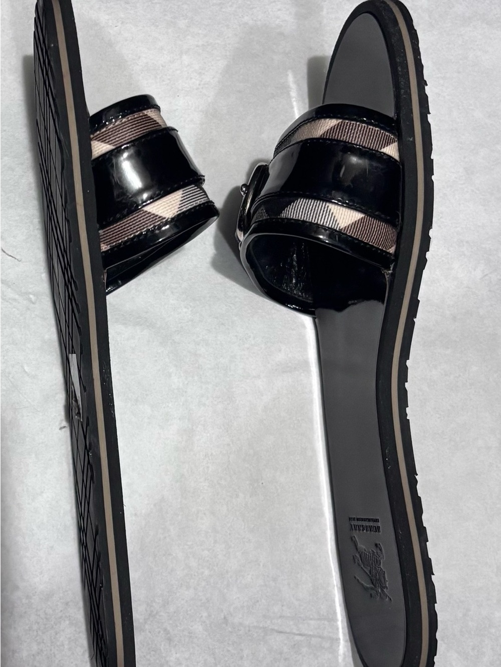 Burberry Black Patent Slide Sandals with Signature Check Strap - Picture 4 of 9